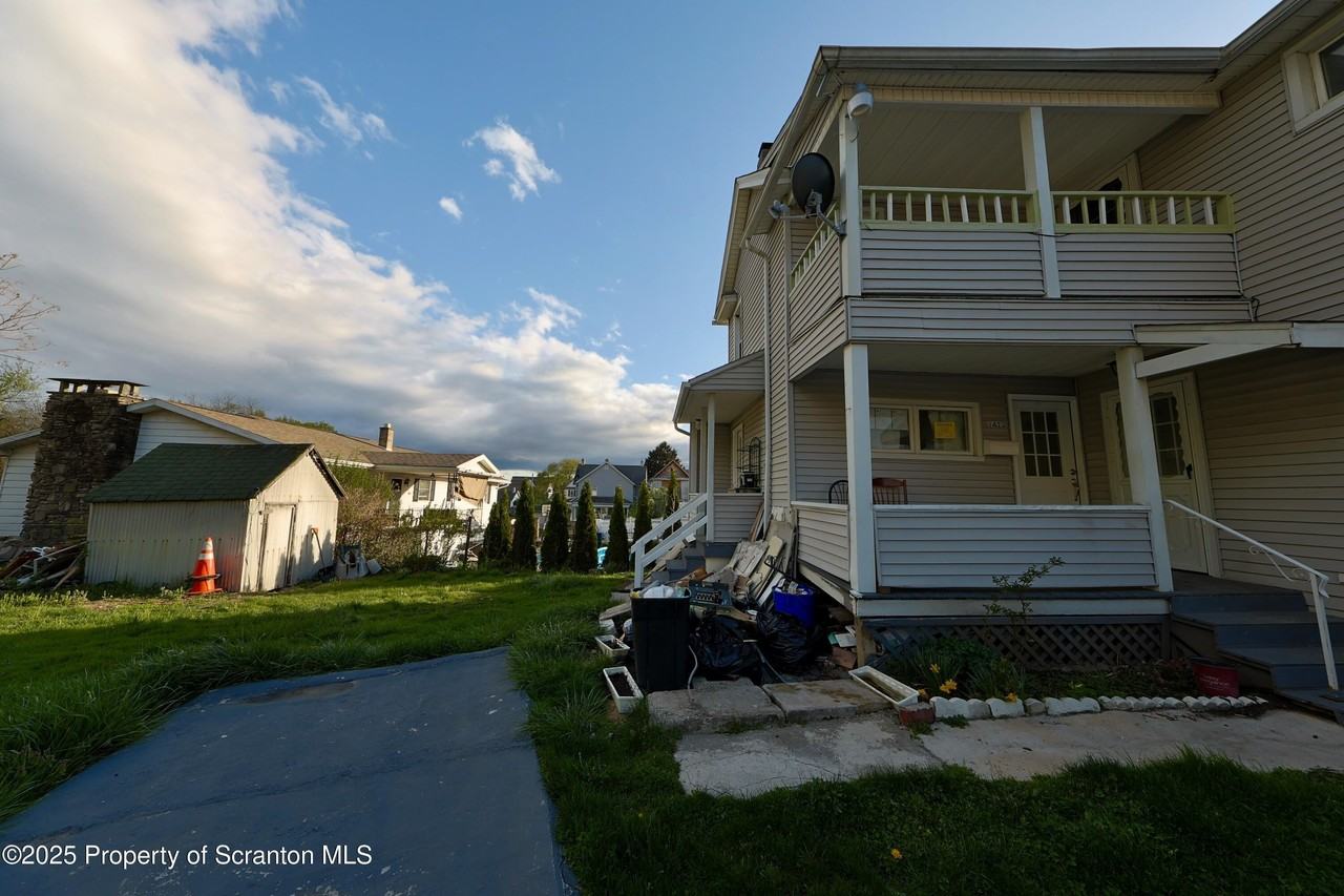 1423 Euclid Ave - Photo 2 of 22