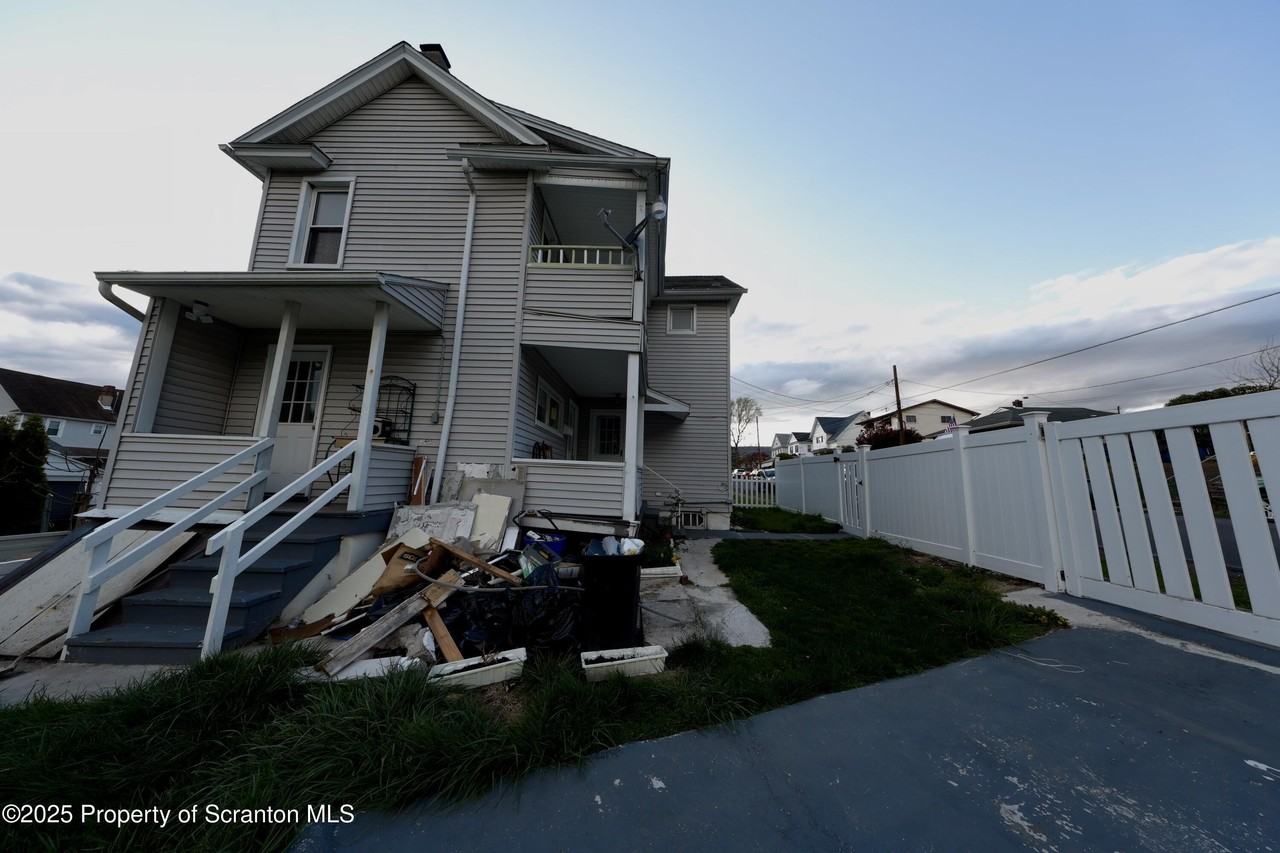 1423 Euclid Ave - Photo 3 of 22