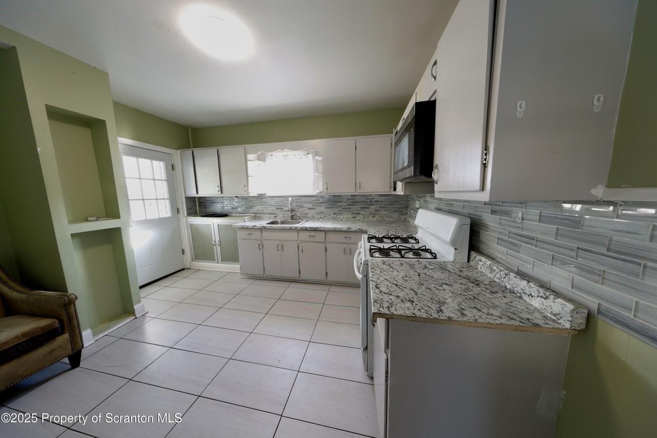 1423 Euclid Ave - Photo 5 of 22