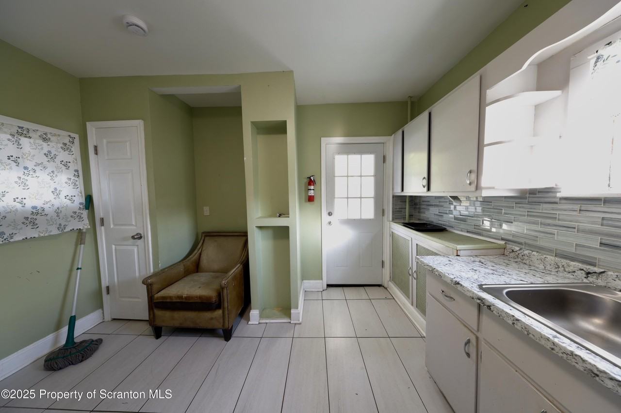 1423 Euclid Ave - Photo 7 of 22