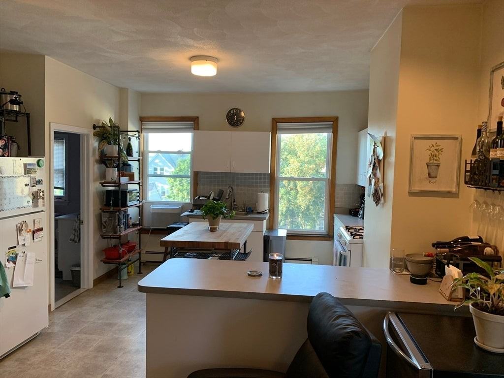 107 Union St - Photo 4 of 12