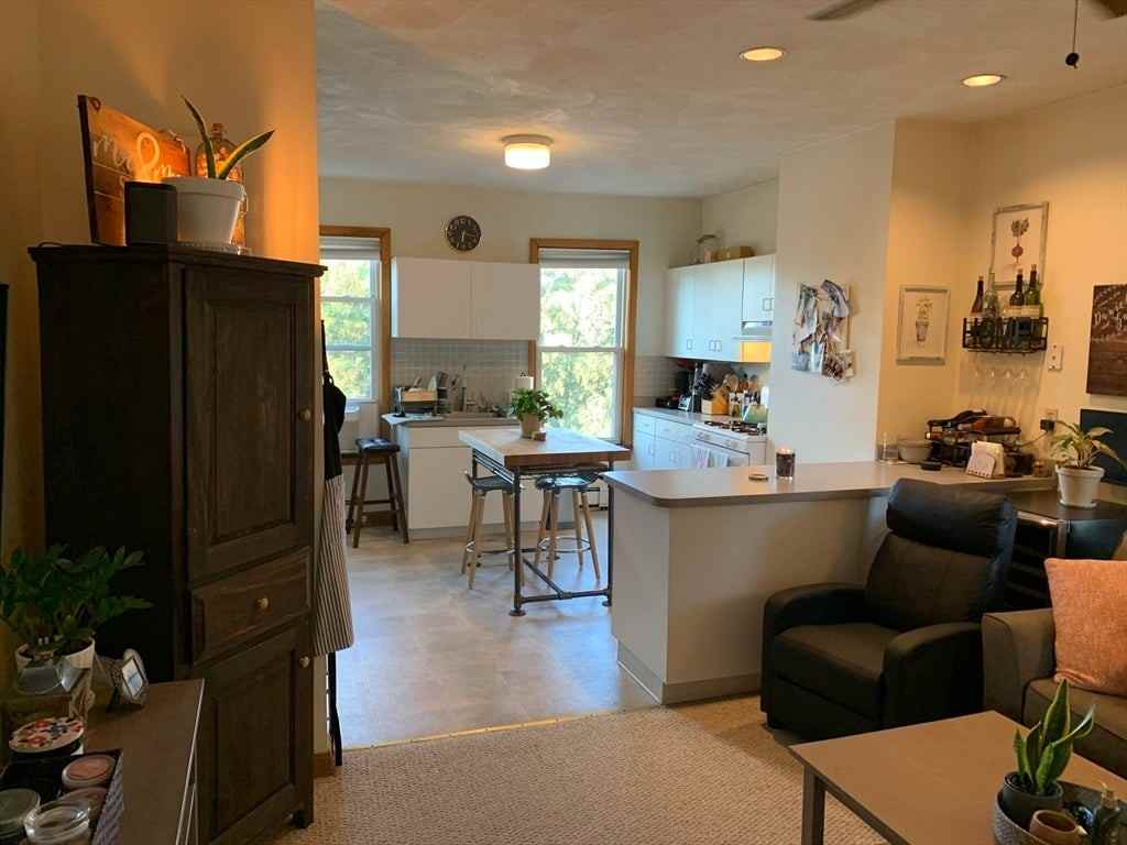 107 Union St - Photo 5 of 12