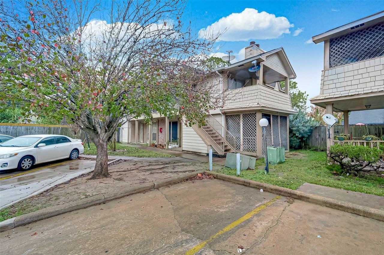 11503 Meadow Ln - Photo 2 of 29