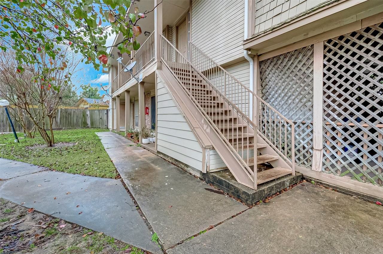 11503 Meadow Ln - Photo 4 of 29