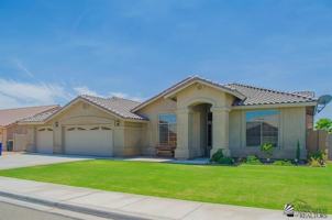 featured image of 6093 E 46th Ln