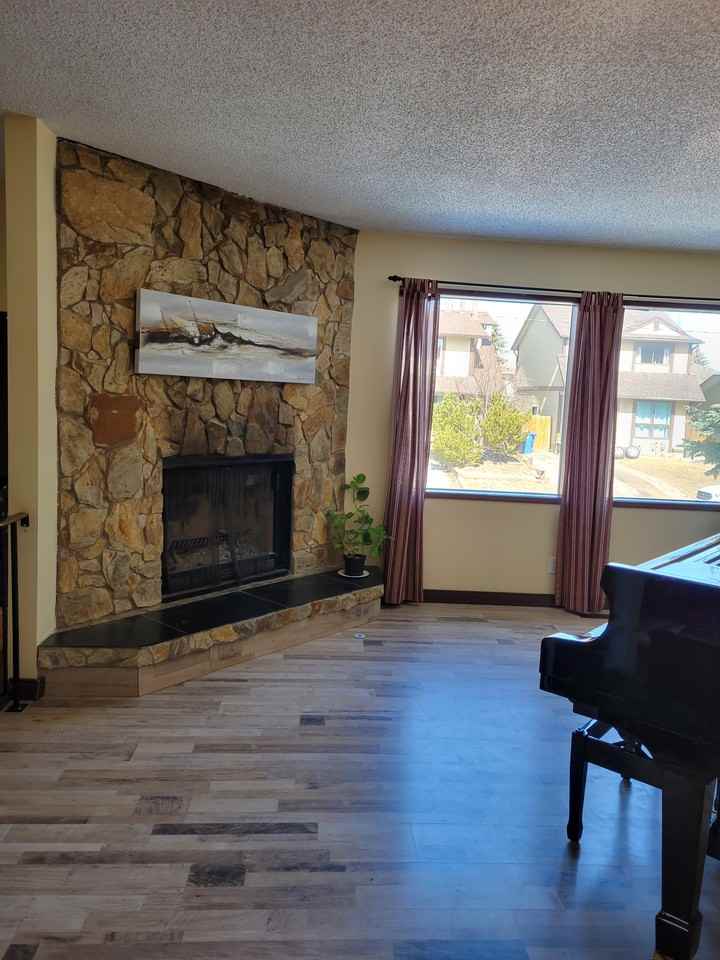 1007 Woodview Crescent Southwest - Photo 2 of 12