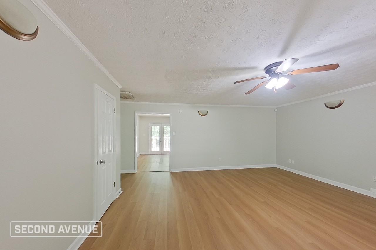 220 Huntridge Dr - Photo 2 of 30