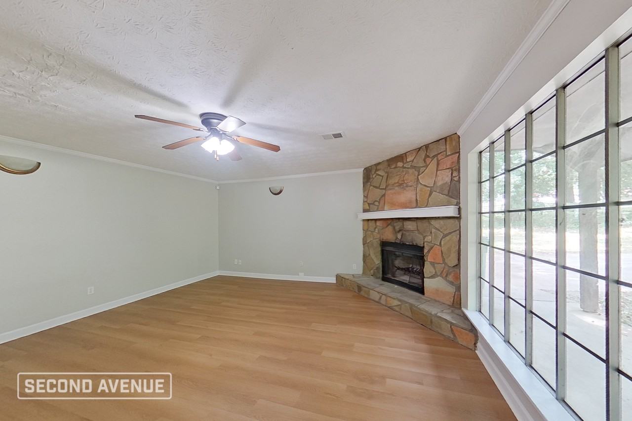 220 Huntridge Dr - Photo 4 of 30