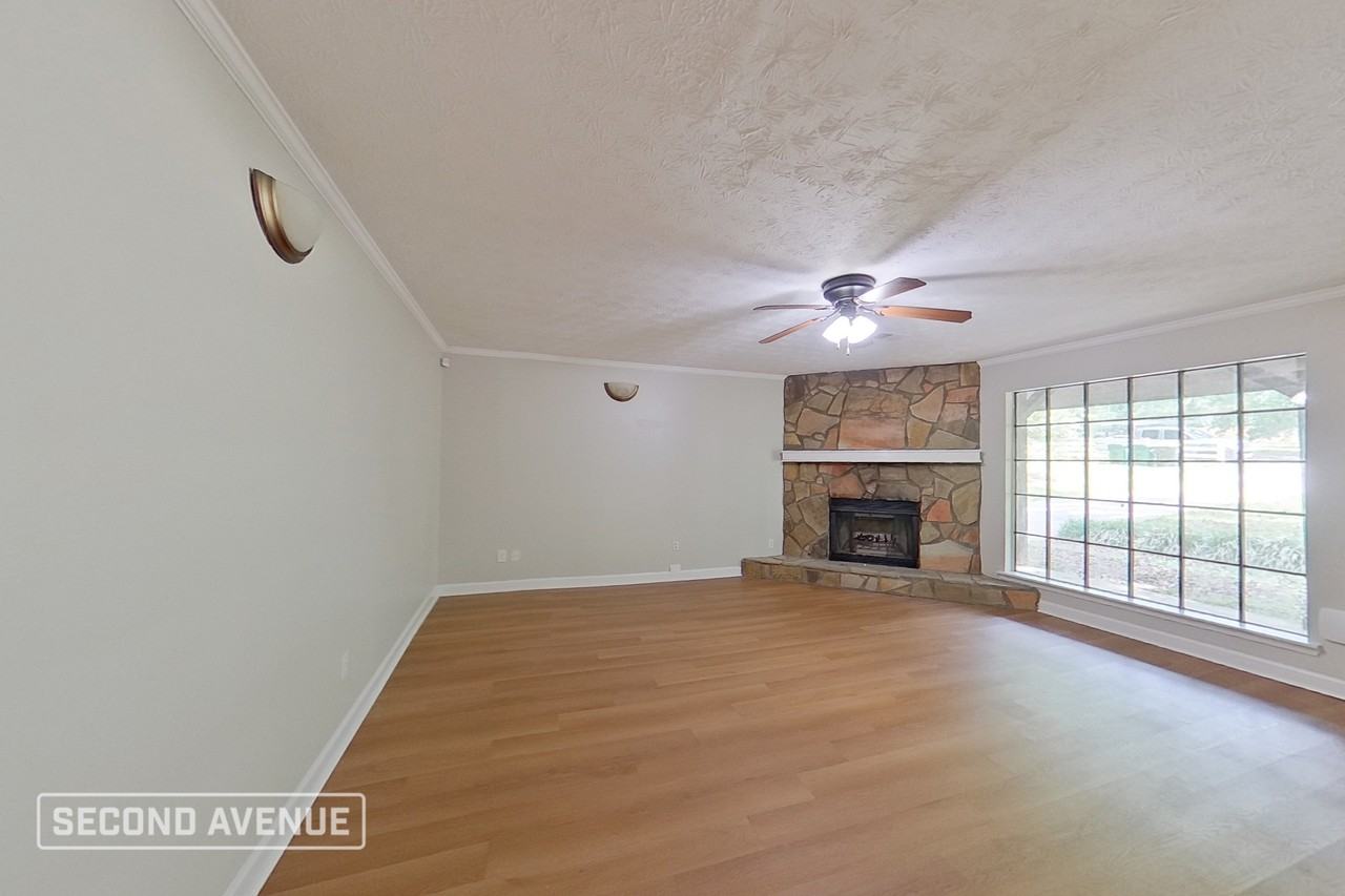 220 Huntridge Dr - Photo 5 of 30