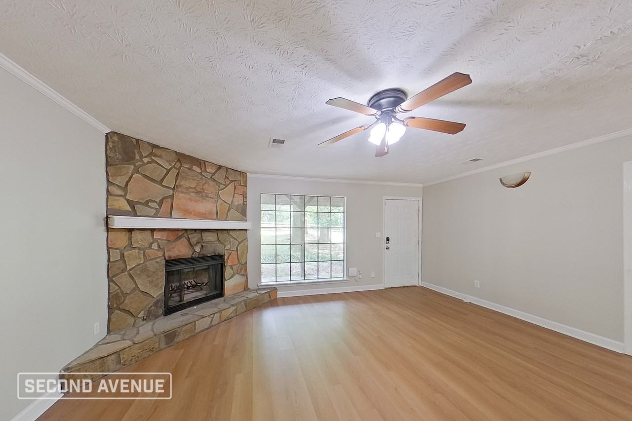 220 Huntridge Dr - Photo 6 of 30