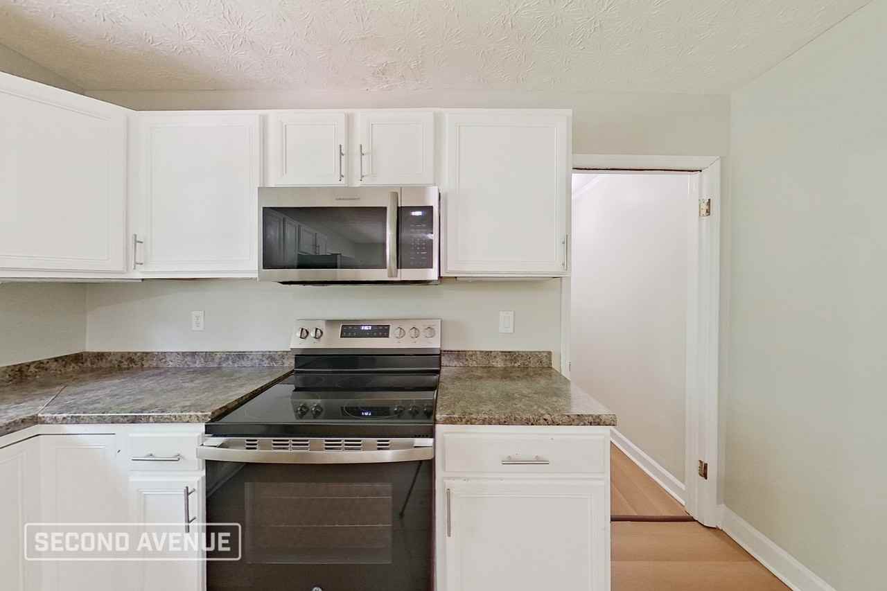 220 Huntridge Dr - Photo 7 of 30