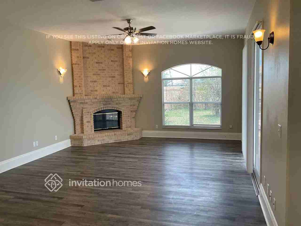 7214 39th Ln E - Photo 2 of 10