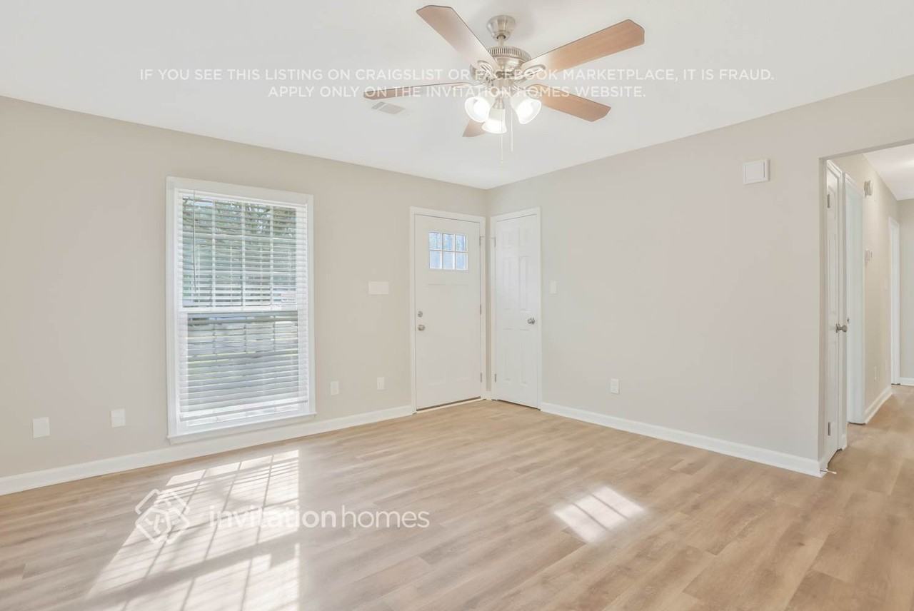 721 Utoy Circle Southwest - Photo 2 of 20