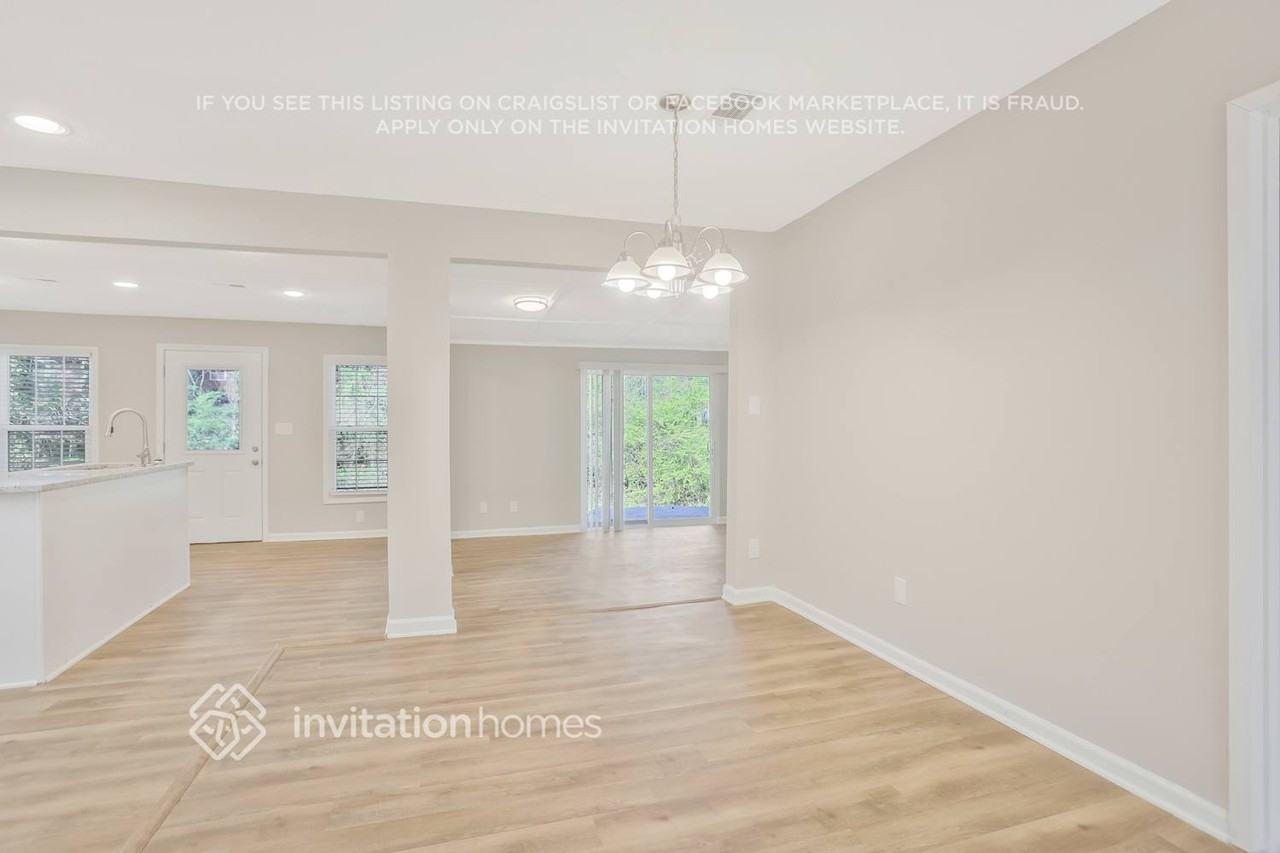 721 Utoy Circle Southwest - Photo 6 of 20