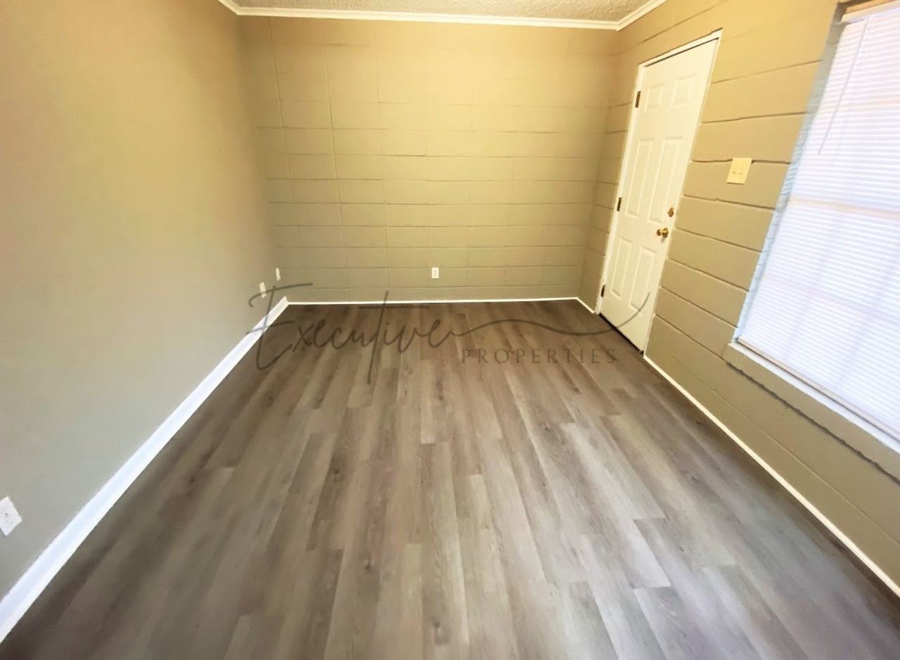 419 Clarence Street #3 - Photo 5 of 11