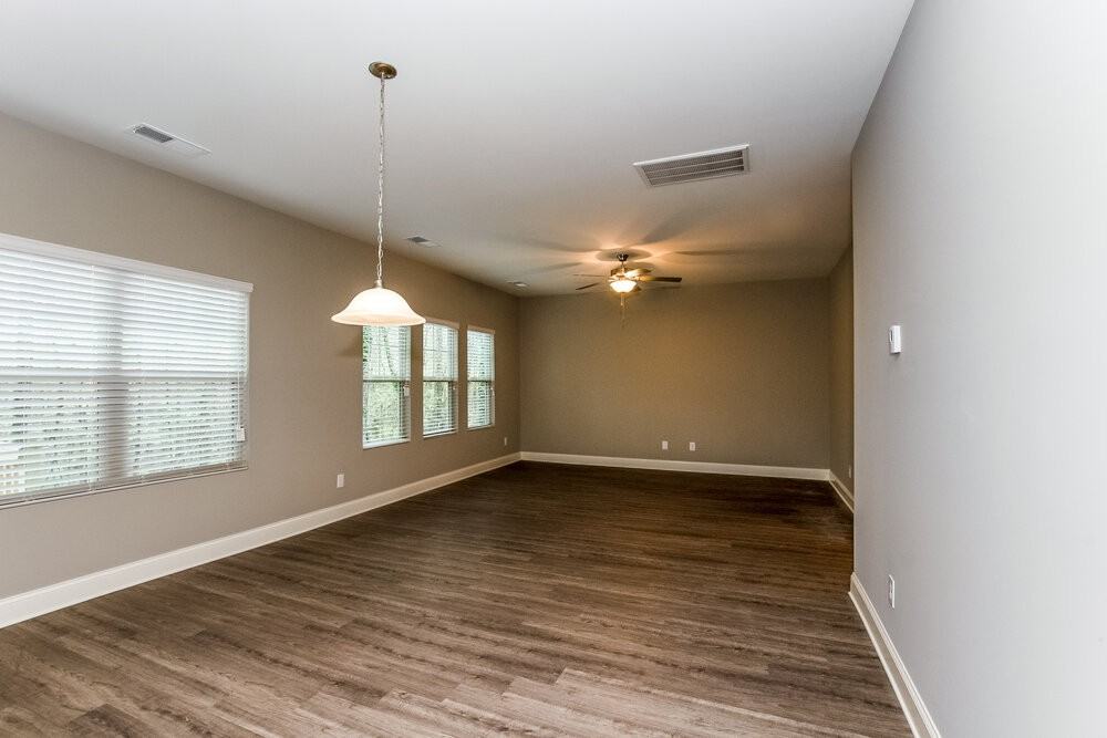 401 Breezewood Dr - Photo 6 of 17