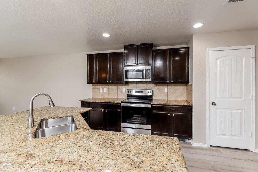 3903 Goliad Frd - Photo 7 of 17