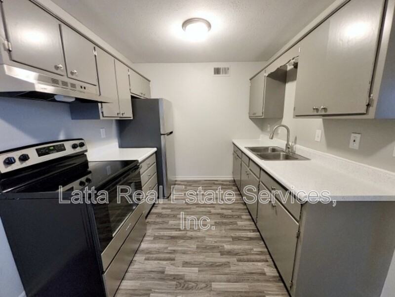 100 E Otway St - Photo 4 of 7