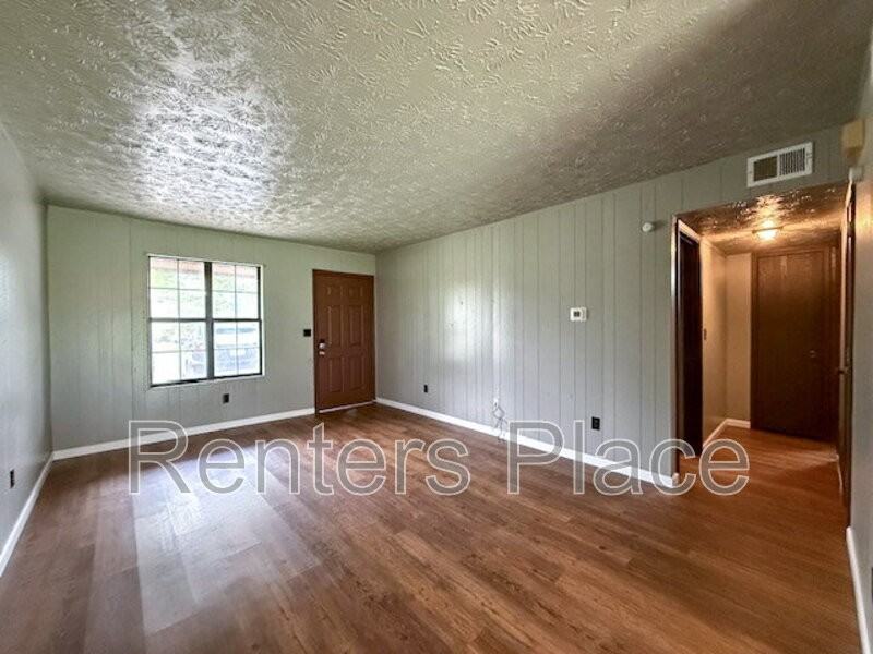 812 S Adair St - Photo 3 of 8