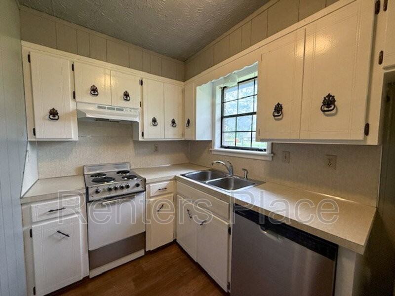 812 S Adair St - Photo 3 of 8