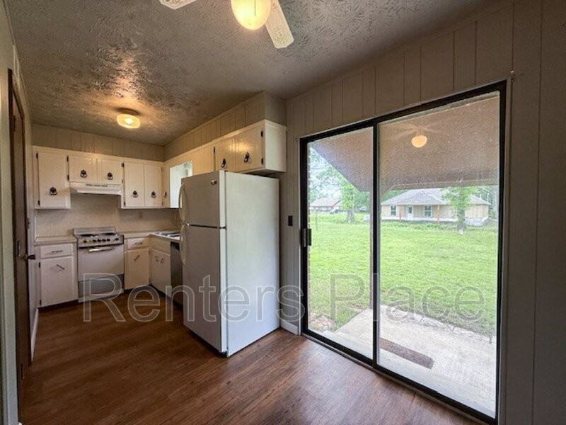 812 S Adair St - Photo 2 of 8