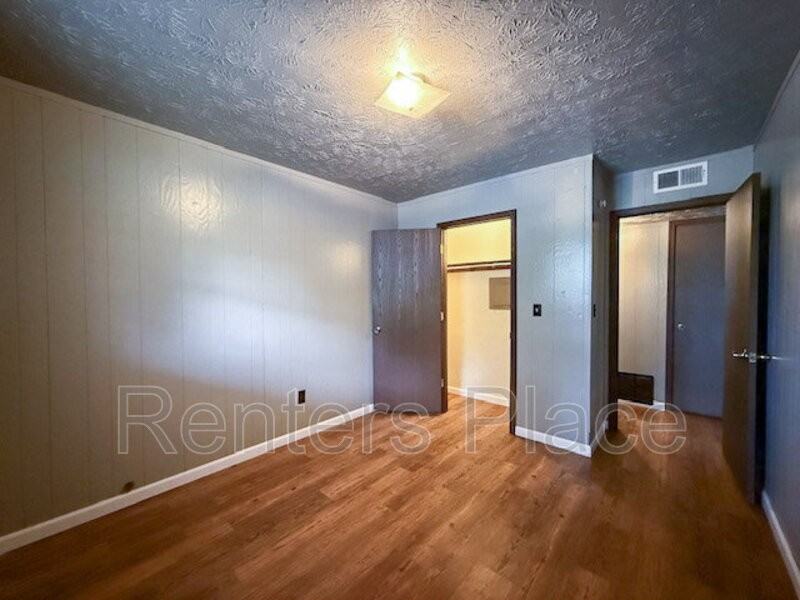 812 S Adair St - Photo 6 of 8