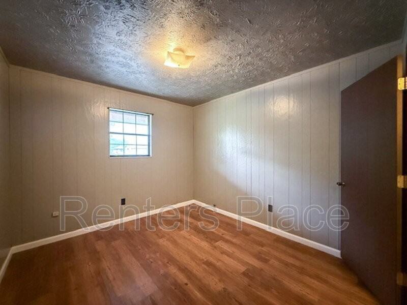 812 S Adair St - Photo 7 of 8