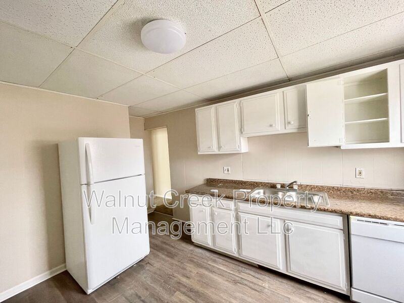 810 E Erie Ave #4 - Photo 4 of 50