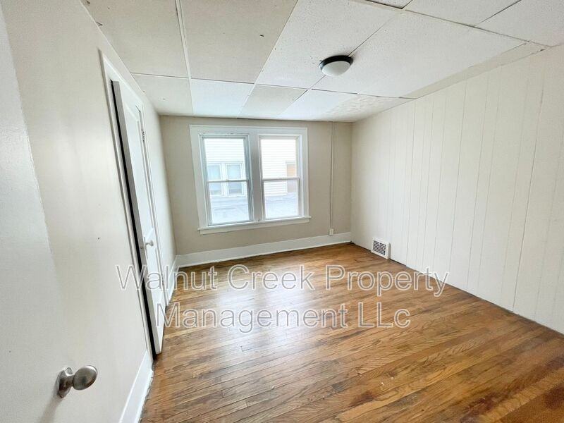 810 E Erie Ave #4 - Photo 6 of 50