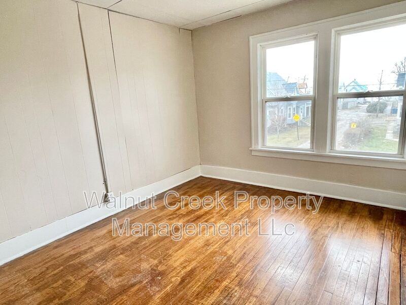 810 E Erie Ave #4 - Photo 7 of 50