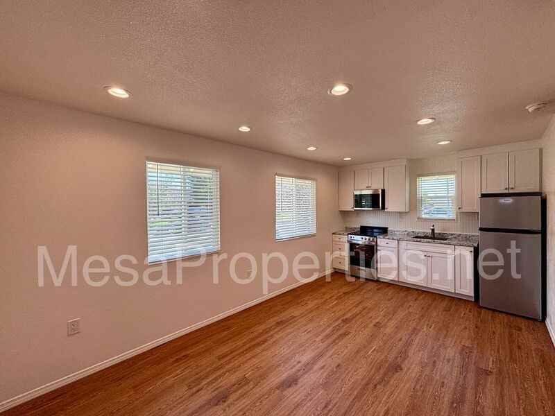 2621 E Fenmead St - Photo 3 of 11