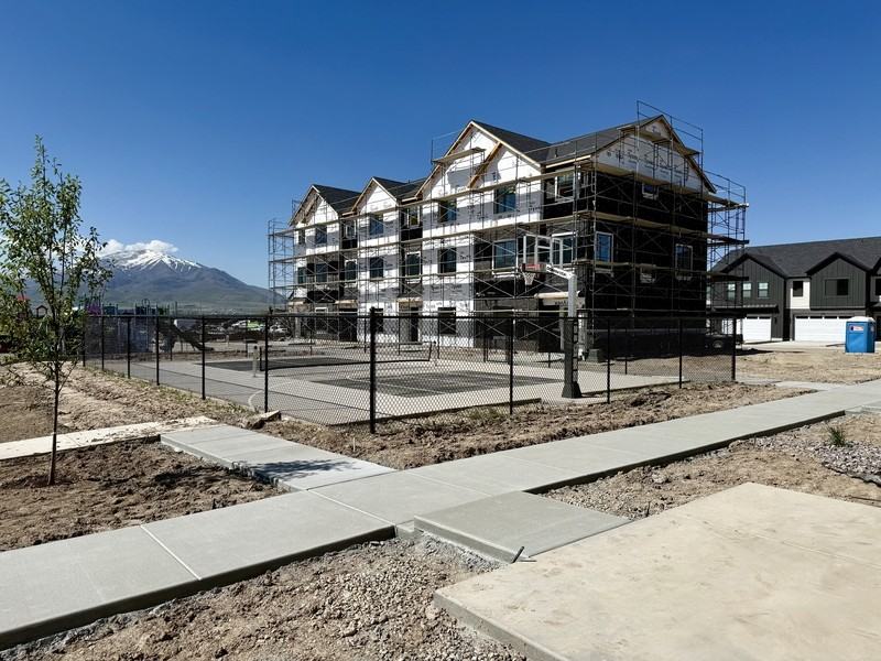 564 Westnorth - Photo 4 of 50
