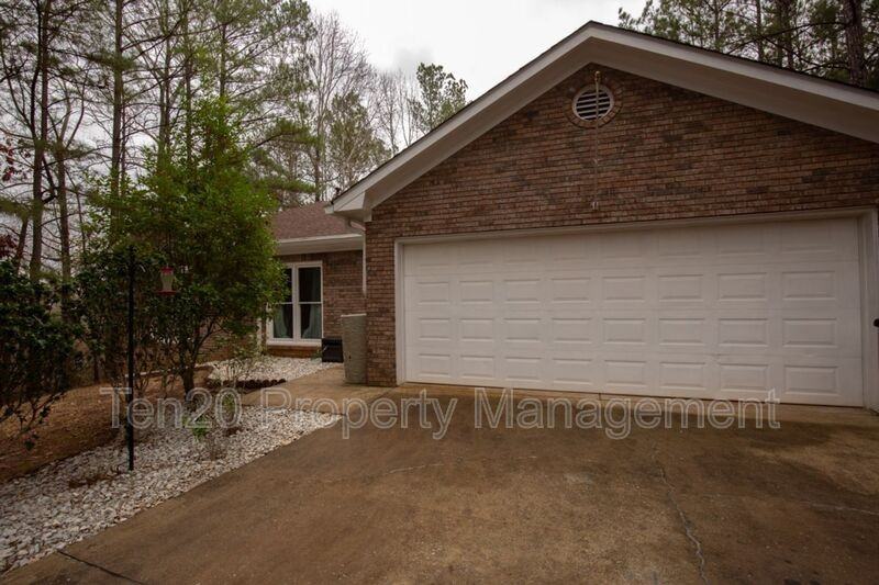 185 Spruce Dr - Photo 2 of 17