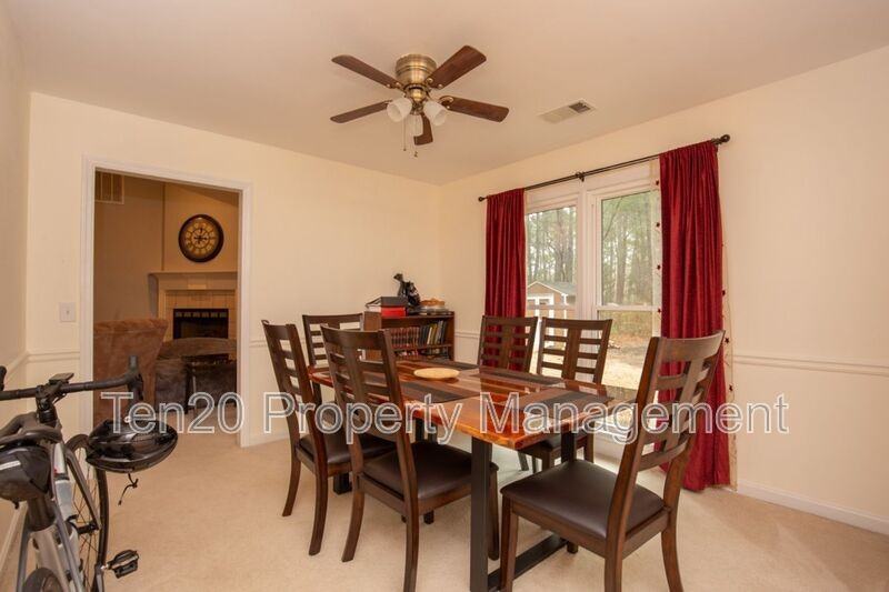 185 Spruce Dr - Photo 3 of 17