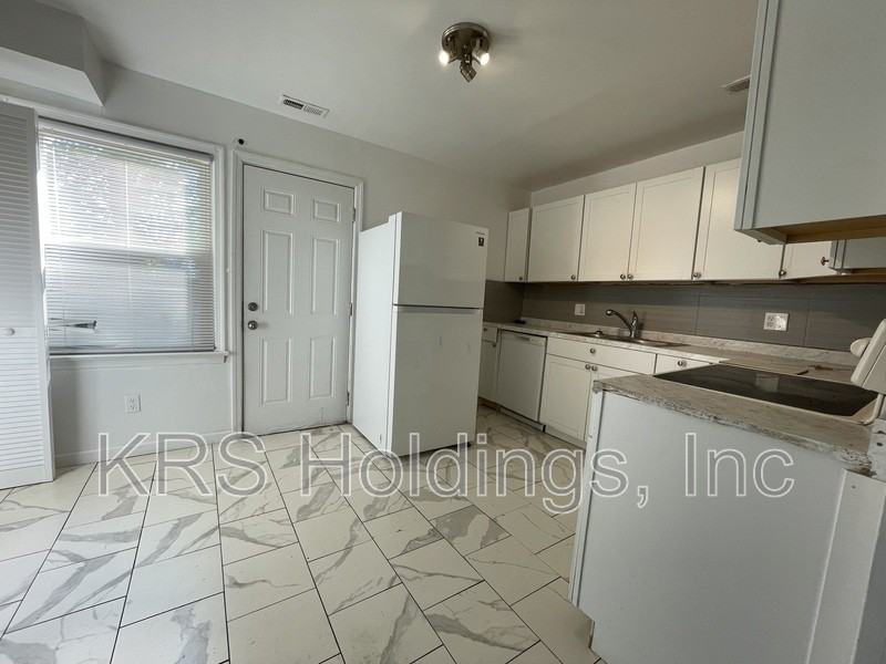 117 Beechwood Ave - Photo 2 of 12