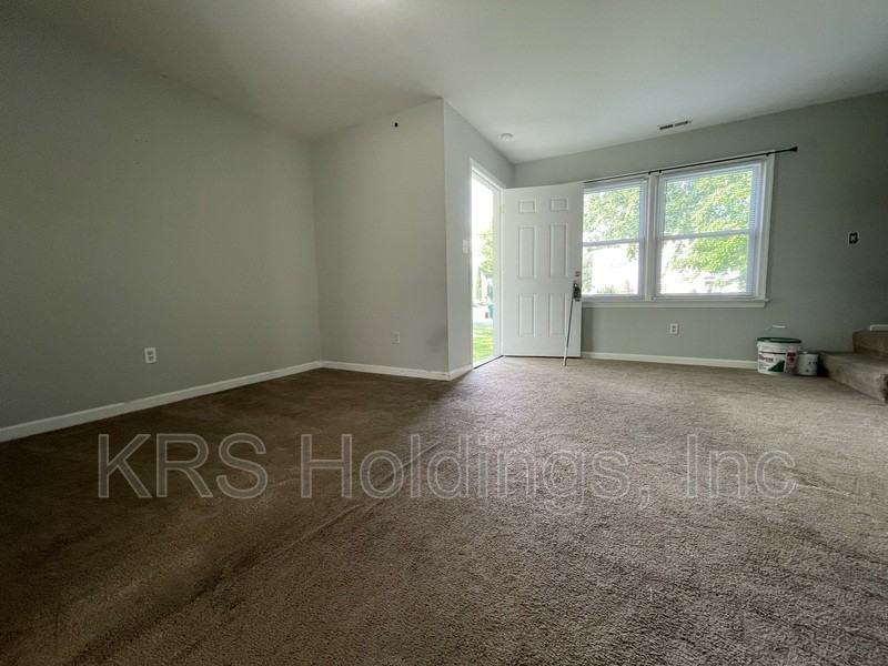 117 Beechwood Ave - Photo 4 of 12