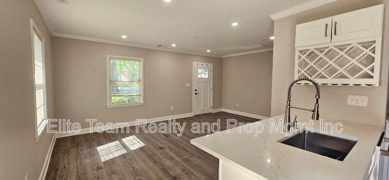 428 Sylvania Ave - Photo 3 of 21