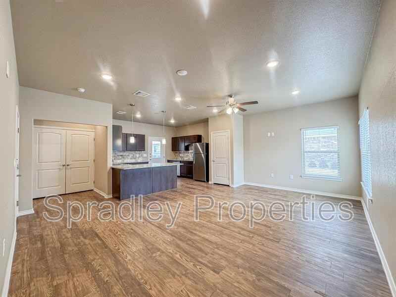 1045 Hibiscus Unit B - Photo 2 of 11