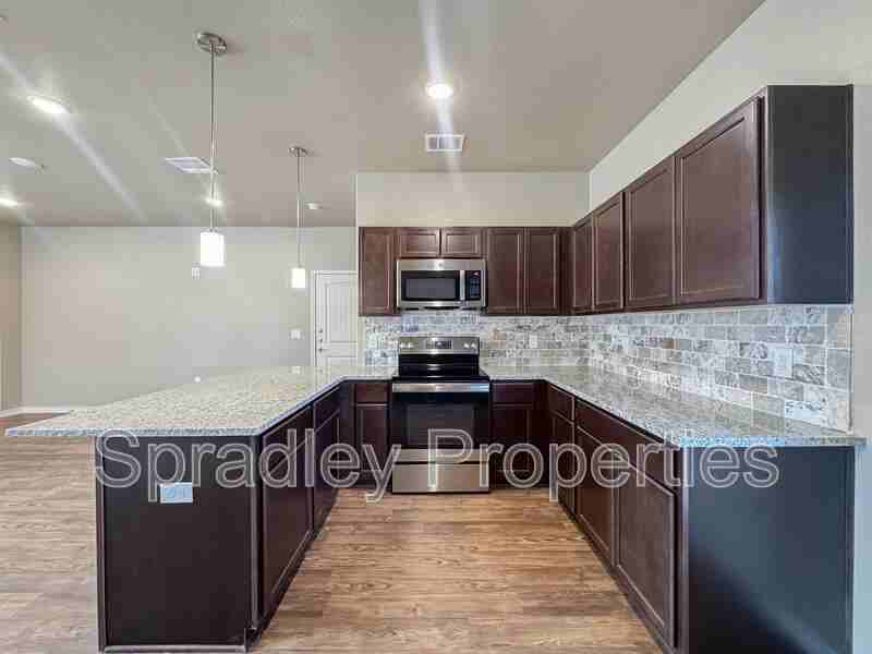 1045 Hibiscus Unit B - Photo 5 of 11