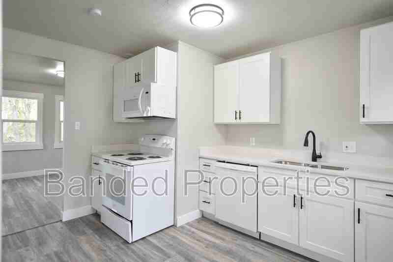 263 Maple St - Photo 2 of 12