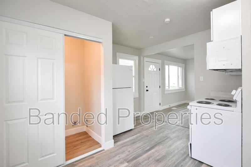 263 Maple St - Photo 3 of 12