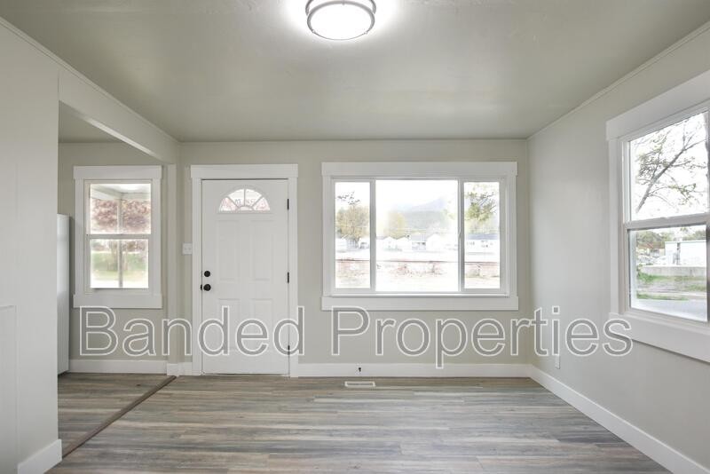 263 Maple St - Photo 5 of 12