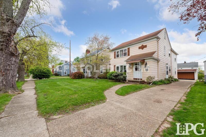 2834 Sherbrooke Rd - Photo 2 of 18