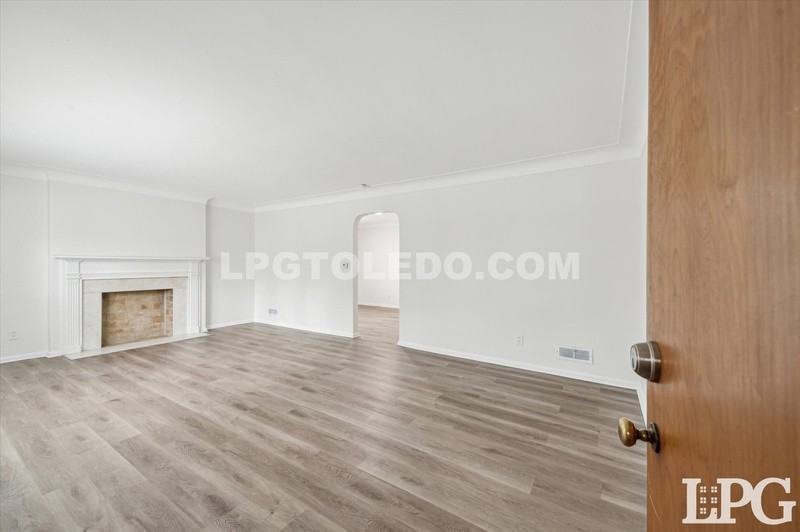 2834 Sherbrooke Rd - Photo 3 of 18