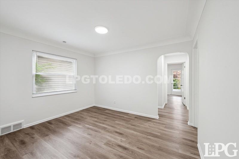 2834 Sherbrooke Rd - Photo 5 of 18