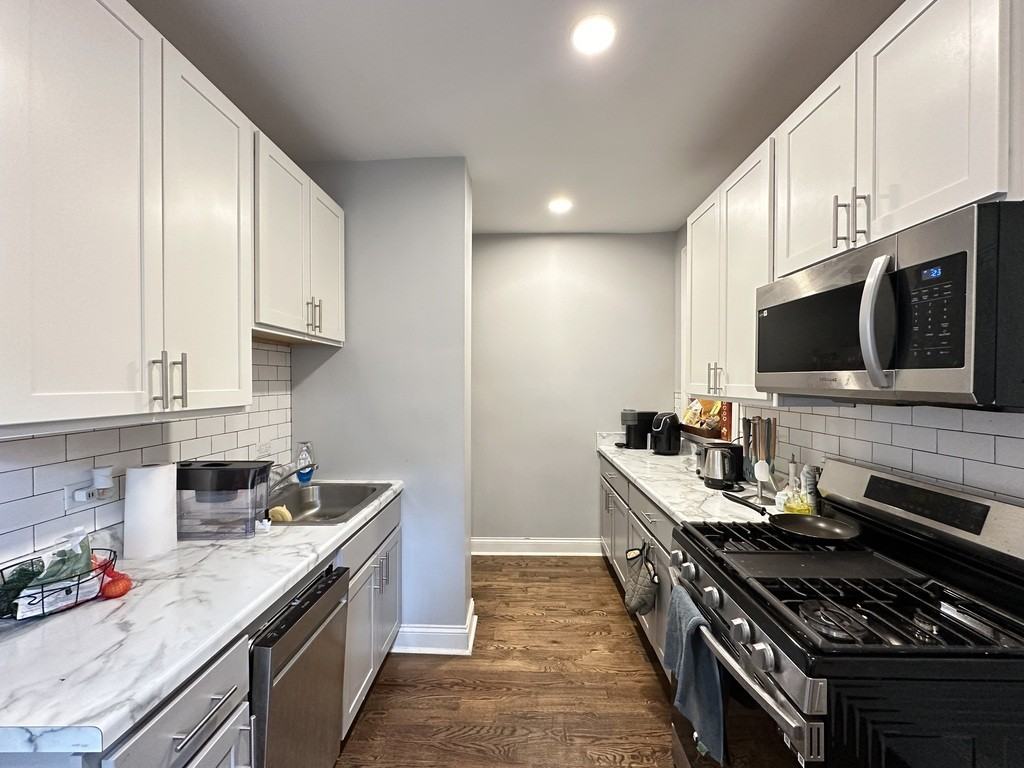 6257 N Lakewood Ave #1 - Photo 2 of 21
