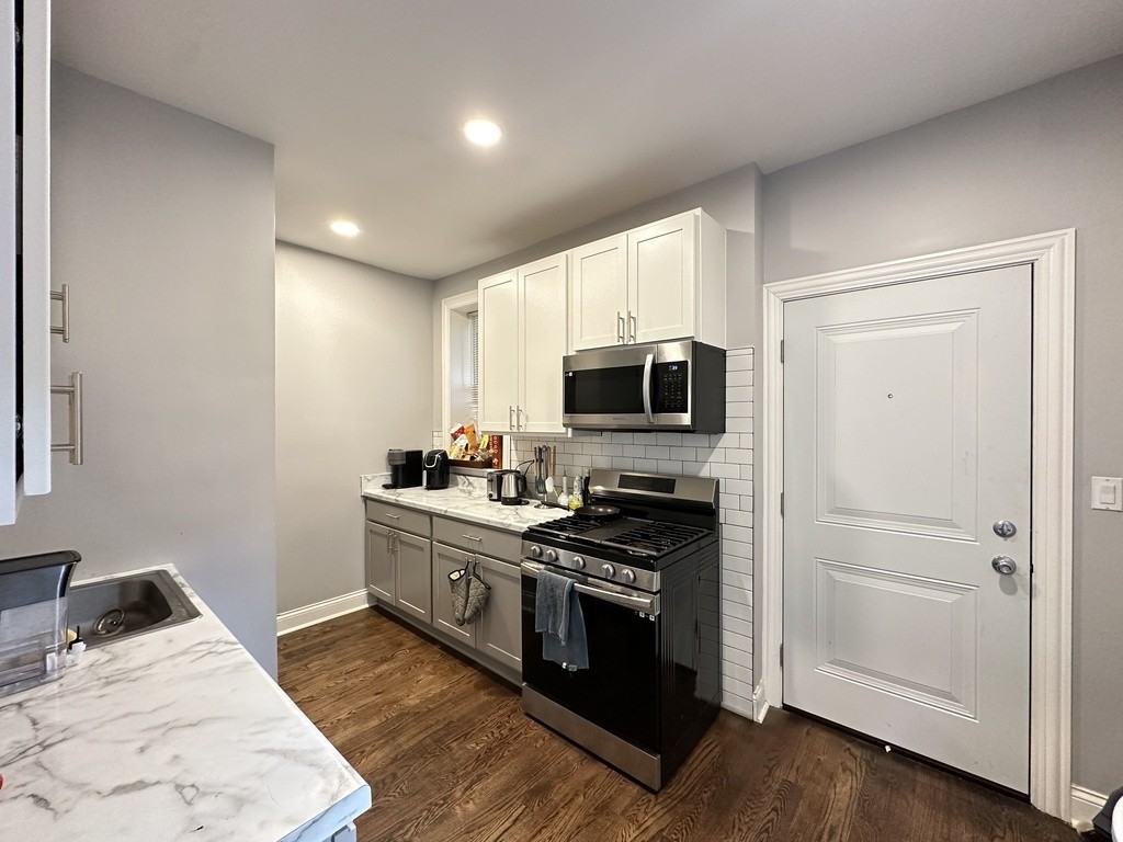 6257 N Lakewood Ave #1 - Photo 3 of 21