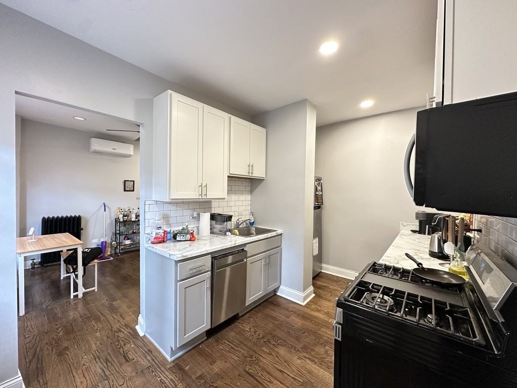 6257 N Lakewood Ave #1 - Photo 4 of 21