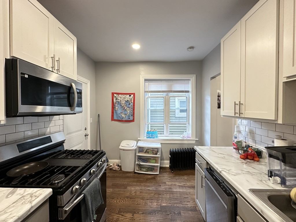 6257 N Lakewood Ave #1 - Photo 5 of 21