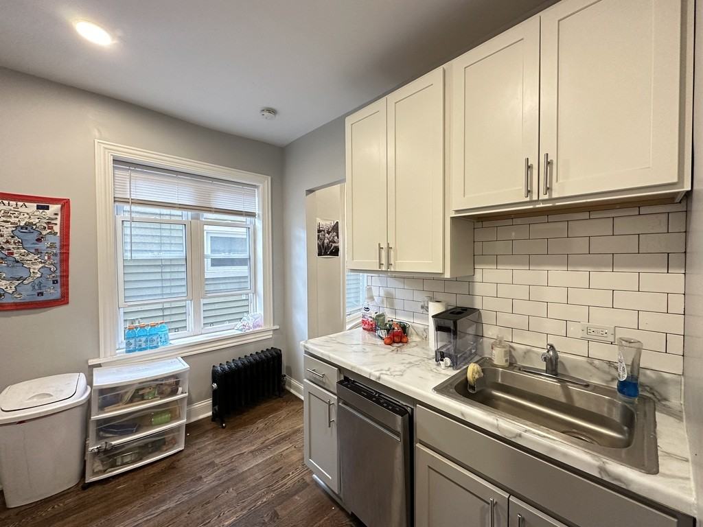 6257 N Lakewood Ave #1 - Photo 6 of 21
